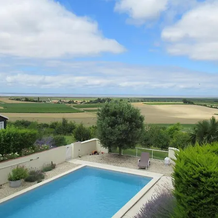 Le Panorama Entre Vignobles Et Estuaire Saint-Fort-sur-Gironde